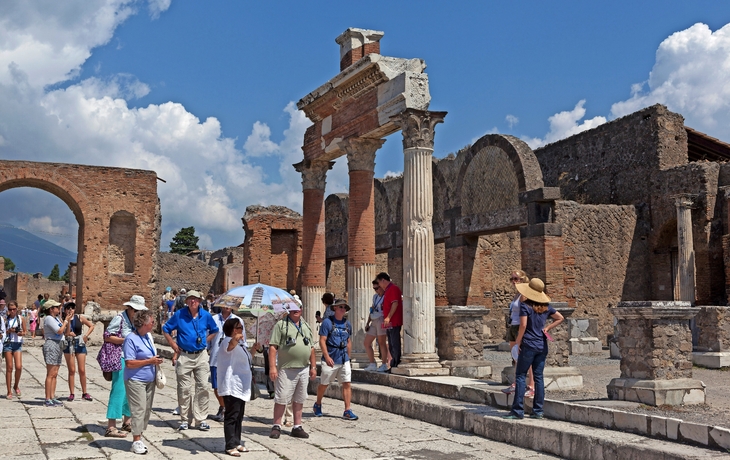 Ehrenbögen, Forum, Pompeji, Golf von Neapel, Italien