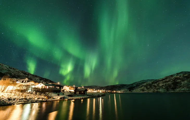 Aurora Borealis über Norwegens Küste