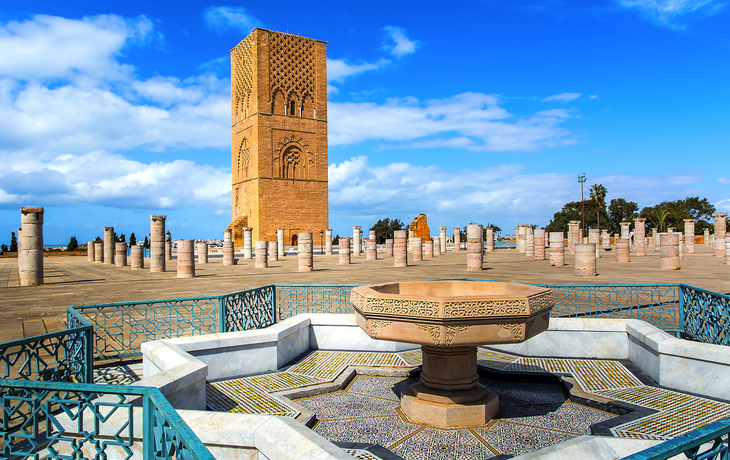 Hassan-Minarett der unvollendeten Großen Moschee in der marokkanischen Hauptstadt Rabat