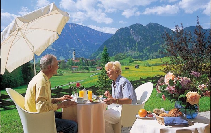 Frühstück auf der Hotelterrasse