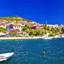 Panoramablick auf die farbenfrohe Stadt Sibenik