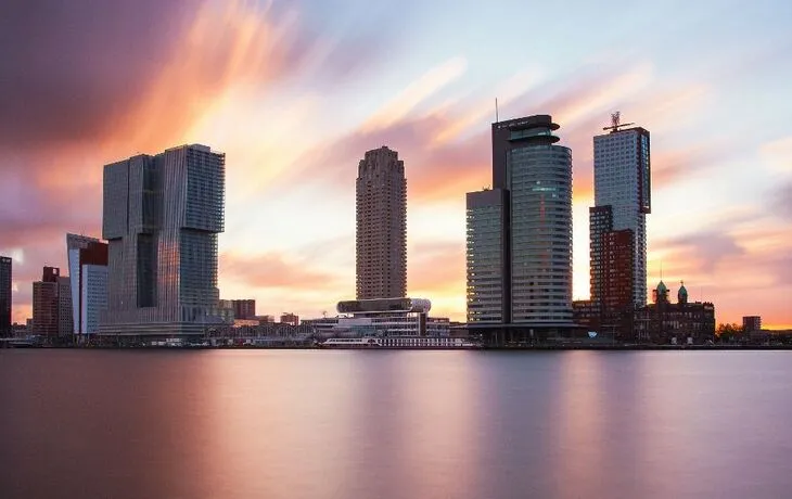 rotterdam skyline at sunrise