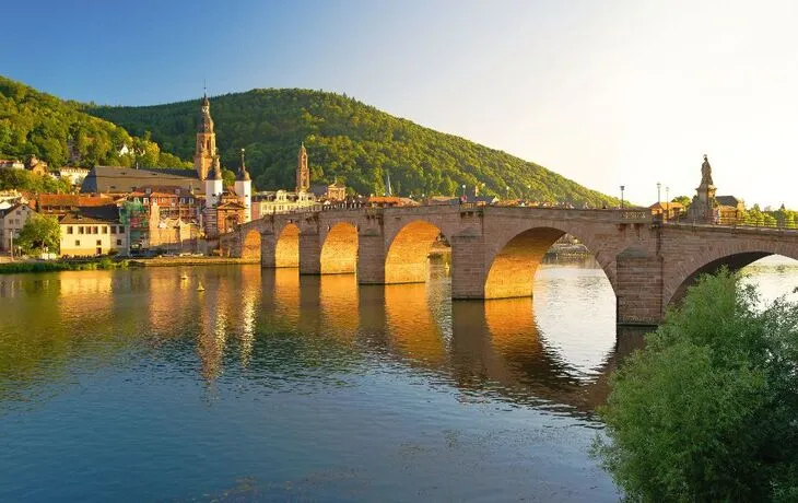 Alte Brücke in der Abendsonne