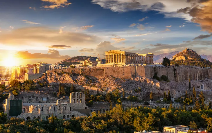 Sonnenuntergang über der Akropolis von Athen mit dem Parthenon, Griechenland