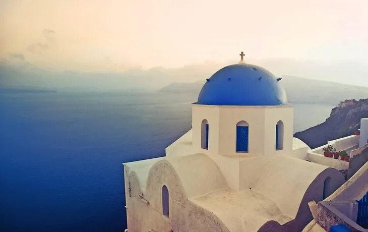 Santorini im Ägäischen Meer in Griechenland