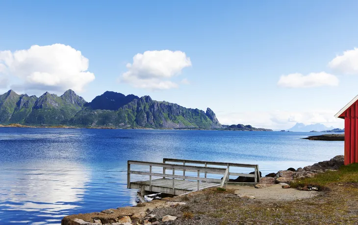 Rotes Haus am Fjord