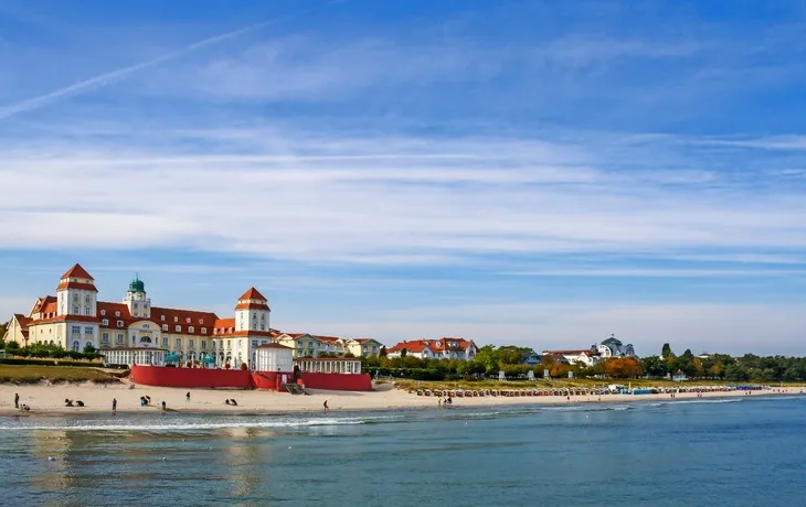 Strand in Binz mit dem ortsbildprägendem Kurhaus