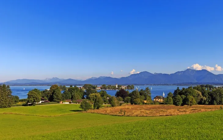 Blick zur Fraueninsel am Chiemsee