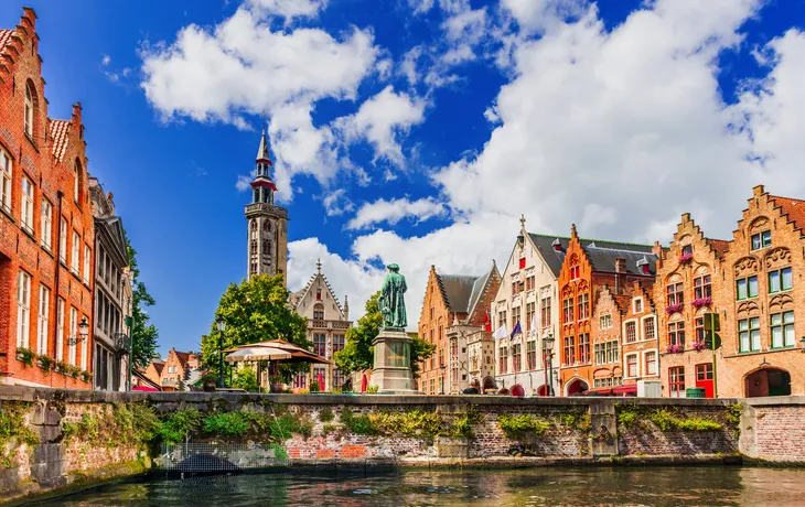 Jan-van-Eyck-Platz in Brügge, Belgien