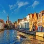 Blick auf Jan-van-Eyck-Platz in Brügge, Belgien